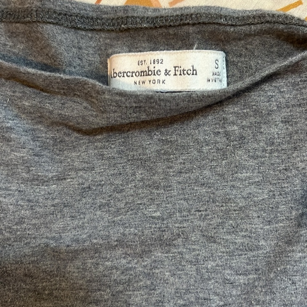 Abercrombie gray off the shoulder cropped shirt - Picture 2 of 3